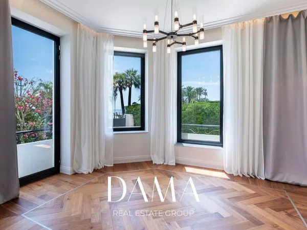 Villa d'exception sur la Promenade des Anglais