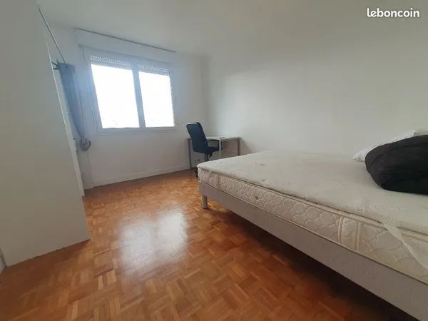 Chambre meublée