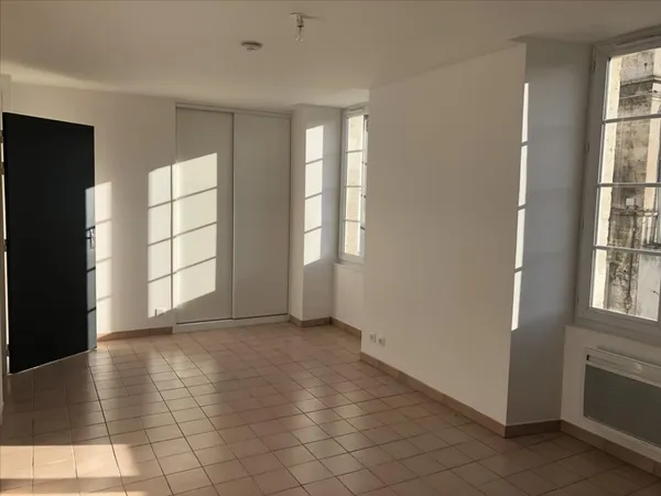 A LOUER APPARTEMENT 30 M² QUARTIER L'HOUMEAU