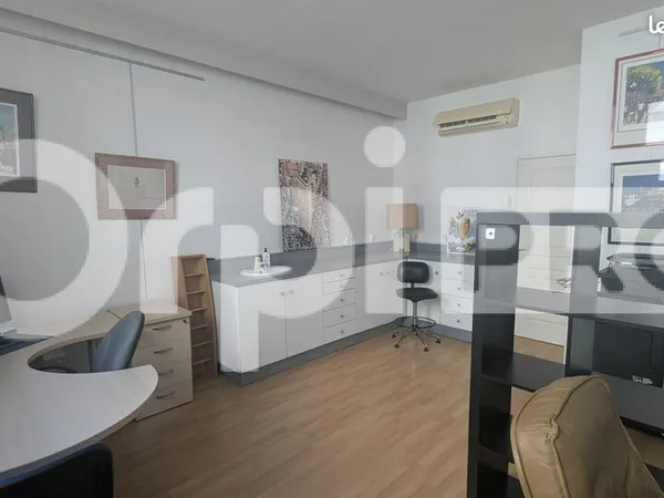 Bureau 32 m²