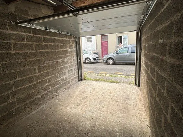 Garage capucins avec ÉLECTRICITÉ