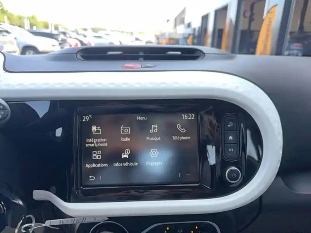 Renault Twingo iii e-tech — photo 38