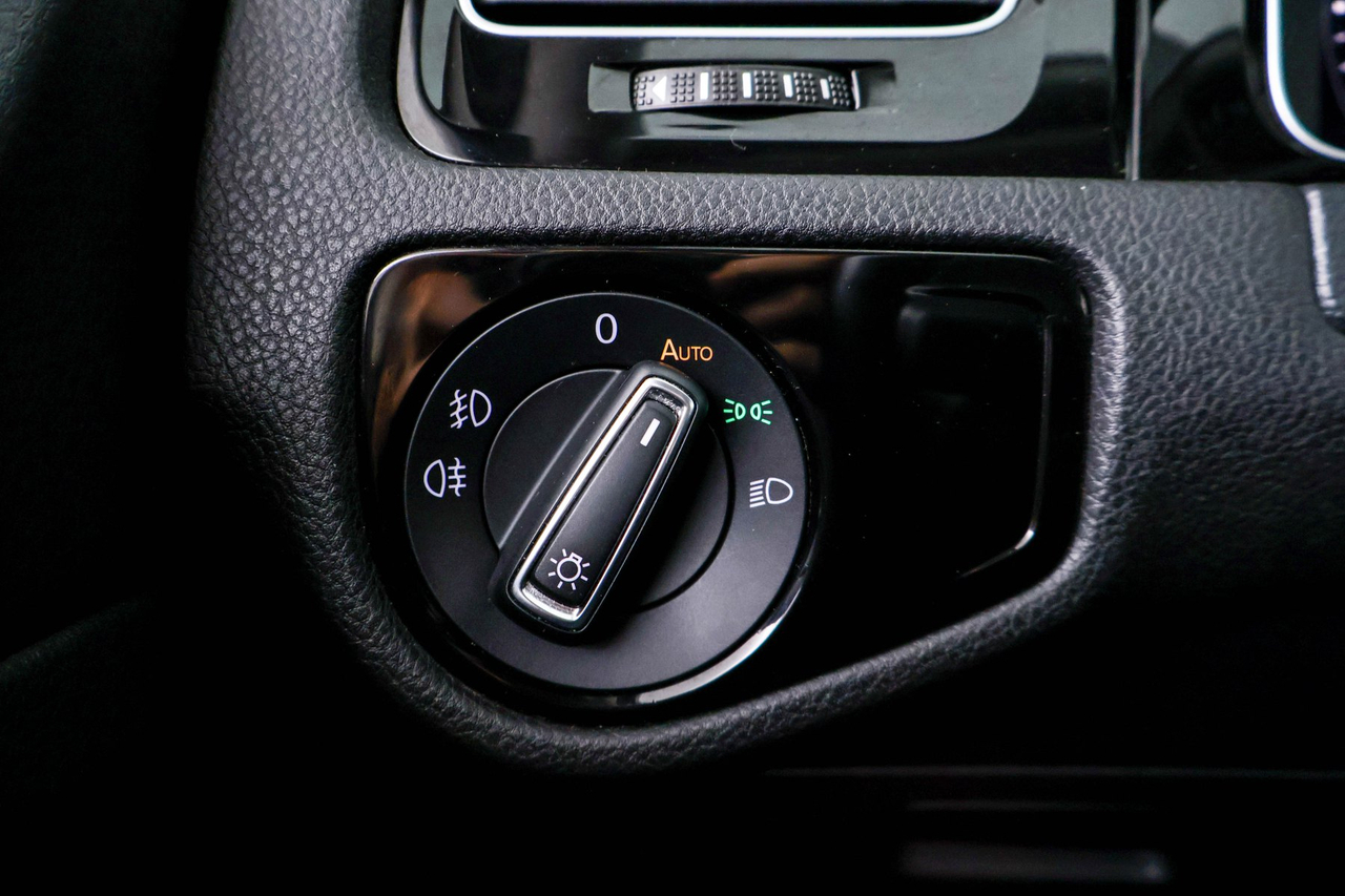 Volkswagen Golf 7 — photo 22