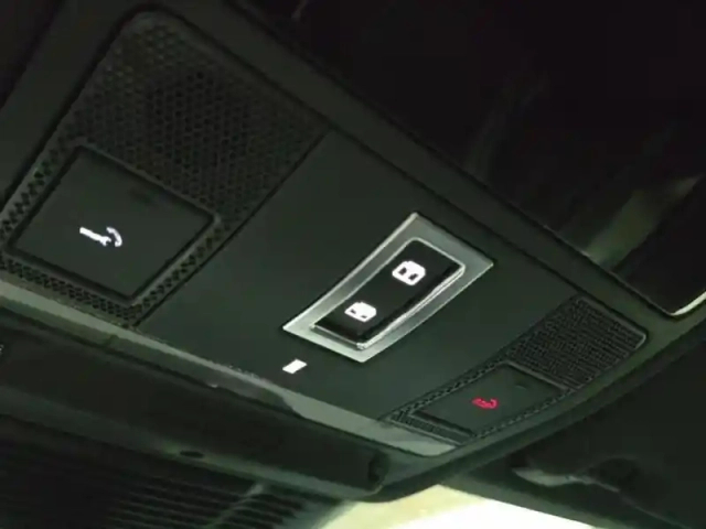 Land Rover Discovery Sport p300e r-dynamic se awd bva — photo 43