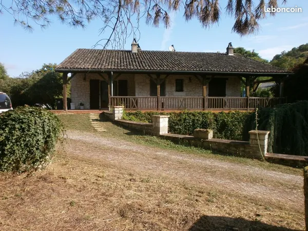 Propriété Maison de maçon 1984 avec très grand hangar de 400 m2 sur 7400m2 très arboré