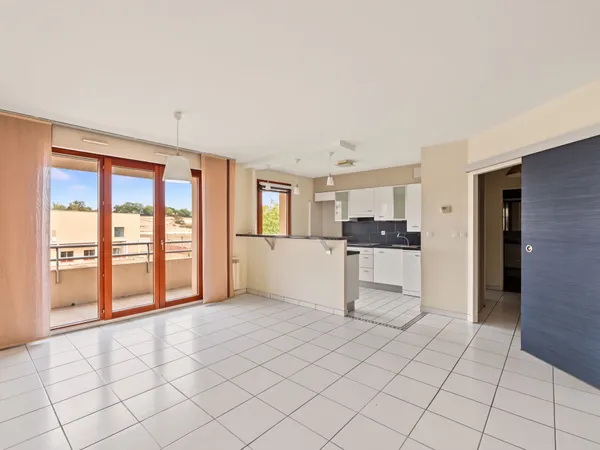 T2 de 49 m2 avec balcon, cave et parking en sous-sol Secte