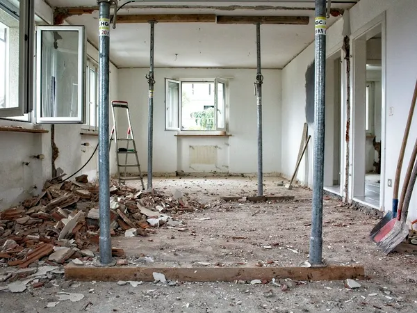 Rénover une maison ancienne : étapes, ordre des travaux et budget