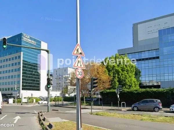 Local commercial 174 m²