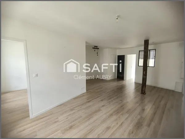 Découvrez cet agréable appartement situé au 2€ étage sans ascenceur !