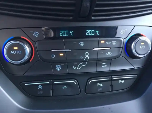Ford Kuga 2.0 tdci 150ch stop&amp;start st-line black &amp; silver 4x2 euro6.2 — photo 5