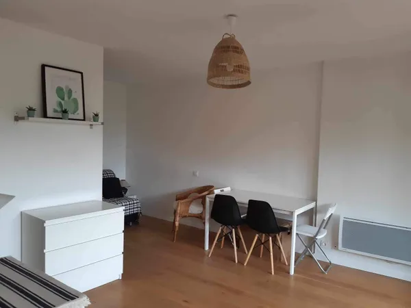 Loue T1 meublé avec parking quartier Ste Anne (Marseille 8ème/9) - 29m²