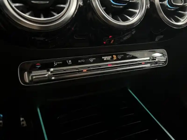Mercedes Eqa 250+ amg line — photo 18