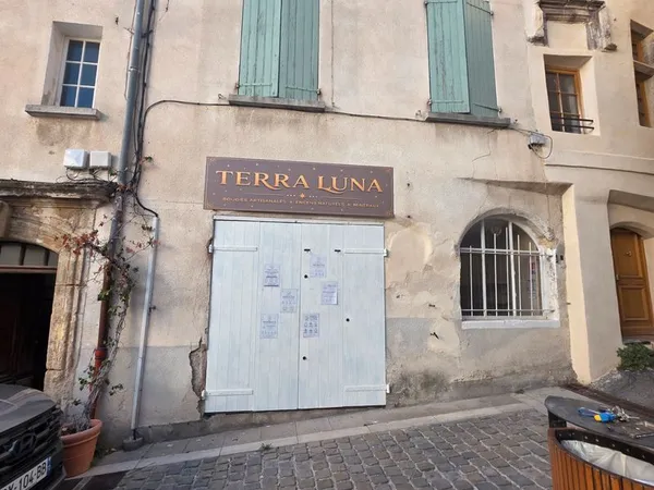 Local commercial 36 m² Forcalquier centre - 490 - Sans pas-de-porte