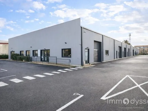Local commercial 713 m²
