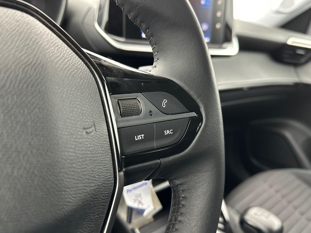 Peugeot 2008 puretech 100 s&s bvm6 style — photo 18