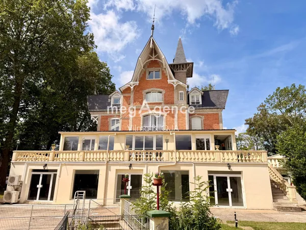 Propriété de caractère avec vue imprenable sur l'Yonne ?