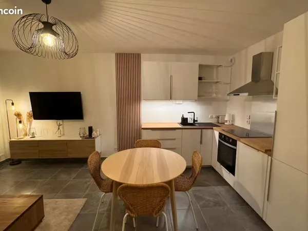 À louer - F2 de 45 m² avec balcon et parking à Bois-Colombes