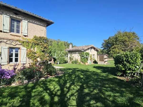 Propriété de charme en pierre rénovée, dépendance, piscine,