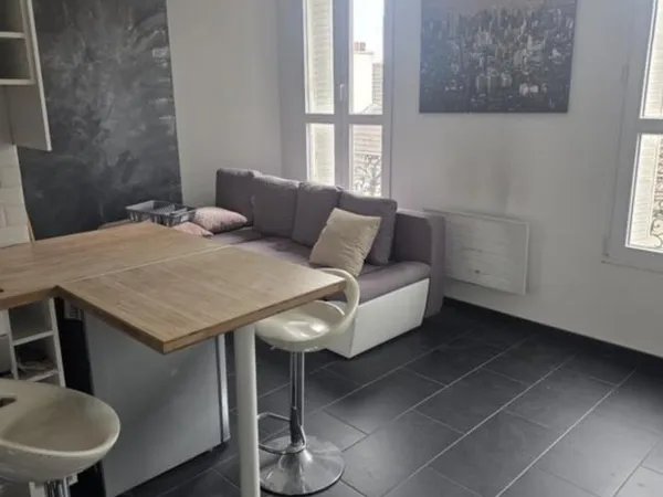 Studio / 21m² / Courbevoie (Ligne L)