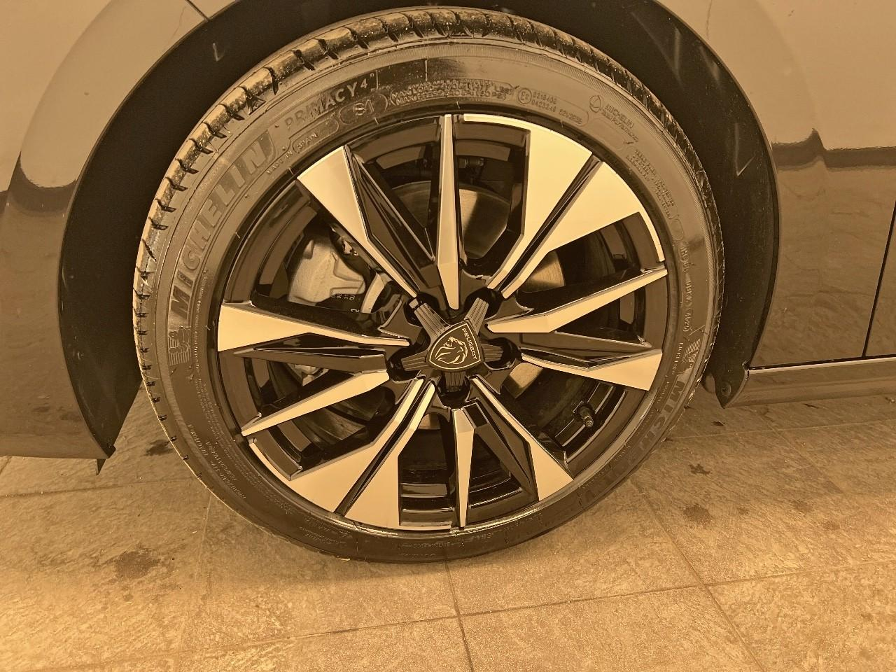 Peugeot 308 hybrid 145 e-dcs6 allure — photo 11