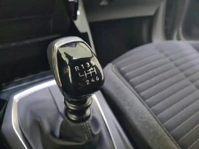 Peugeot 2008 puretech 100 s&amp;s bvm6 — photo 17