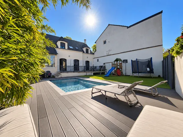 Maison 8 pièces 240 m²