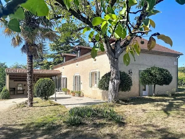 Belle Longère avec piscine et dépendances sur un terrain de 1,5ha