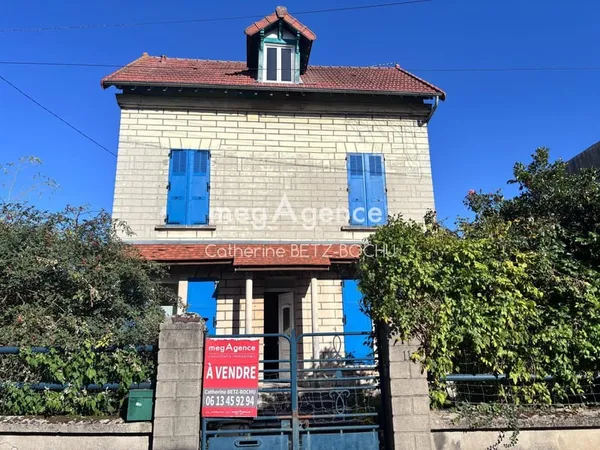 GROSLAY CENTRE — Le charme d'une maison de caractère, 3 chambres et une 4e possible