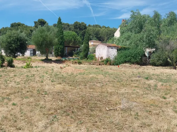 Terrain constructible exceptionnel.