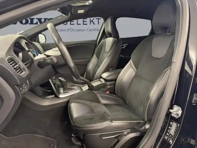 Volvo V40 t2 122ch r-design geartronic — photo 12