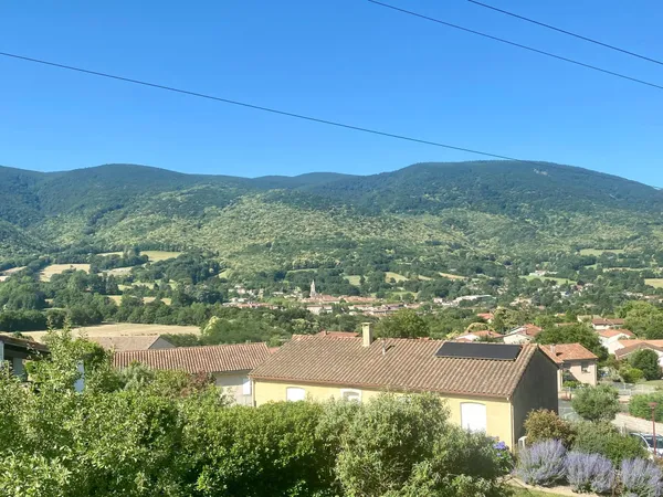 Maison 3 chambres, garage et jardin attenant