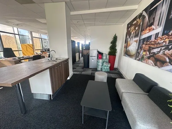 Bureau et espace de travail Location Labège  196m² 2653€
