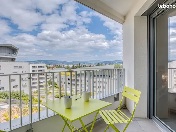 Appartement NEUF vue lac pieds dans l'eau HYPERCENTRE Annecy