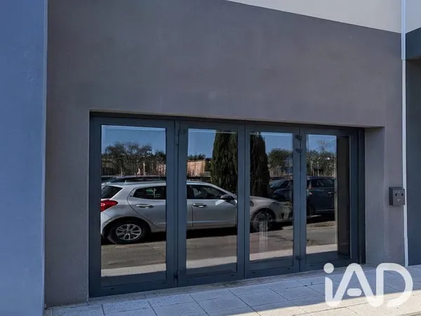 Local commercial 1 pièce 90 m²
