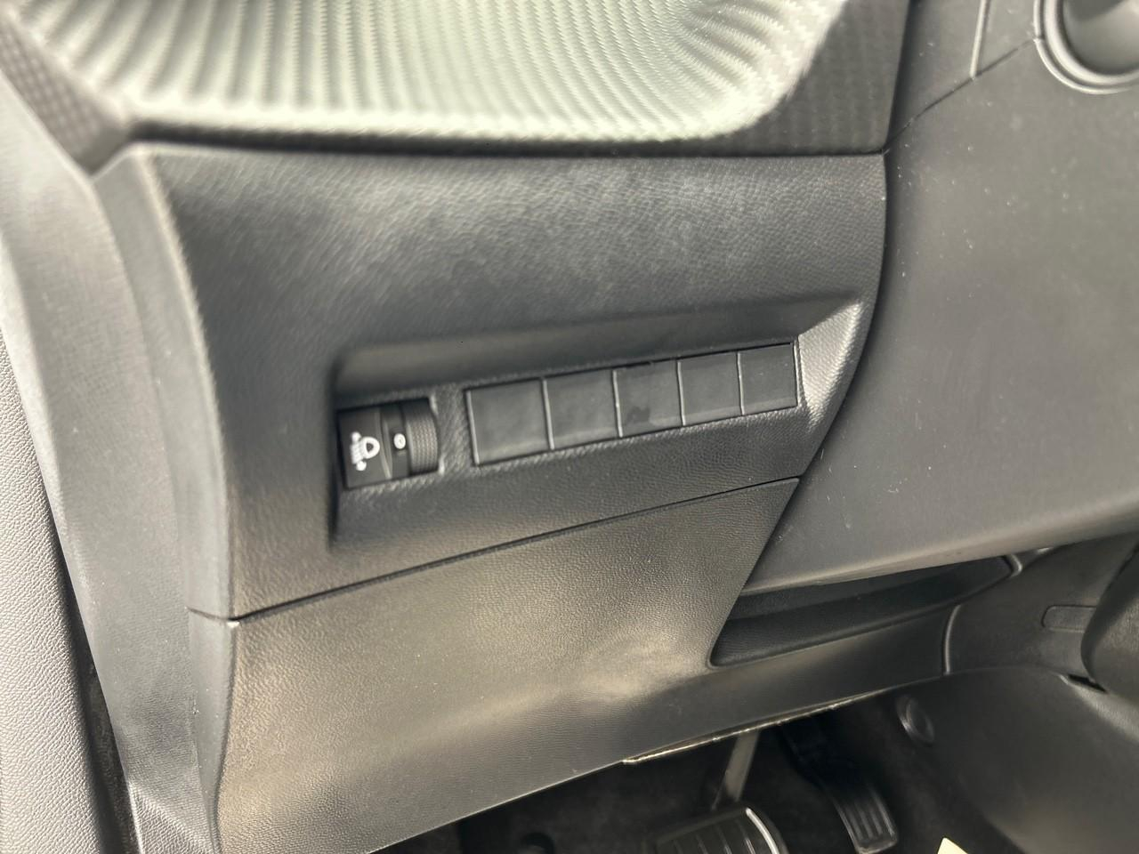 Peugeot 2008 hybrid 136 e-dcs6 style — photo 21