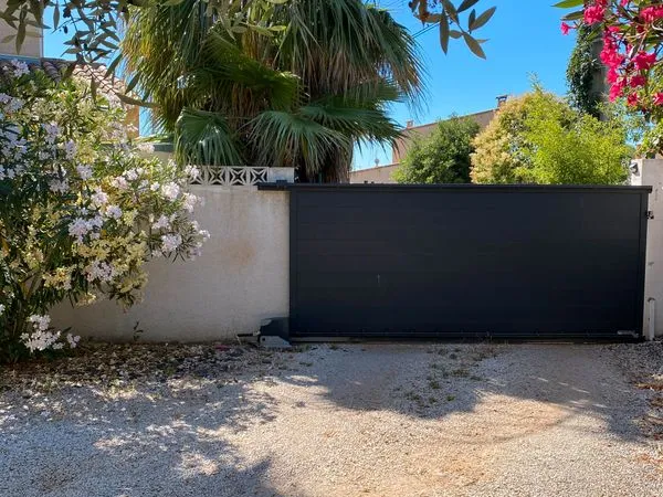 Propriété rare de 880 m², composé de deux villas indépendantes, vivait et investissez, une propriété