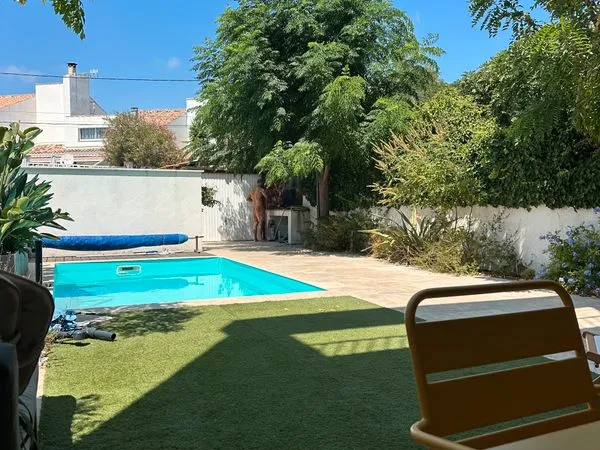 Villa familiale 5 chambres , garage et pisicne