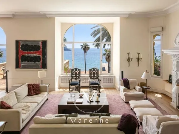 CANNES - APPARTEMENT DANS UN HOTEL PARTICULER, 407 M² SUR TROIS NIVEAUX, JARDIN ET TERRASSE PRIVATIF