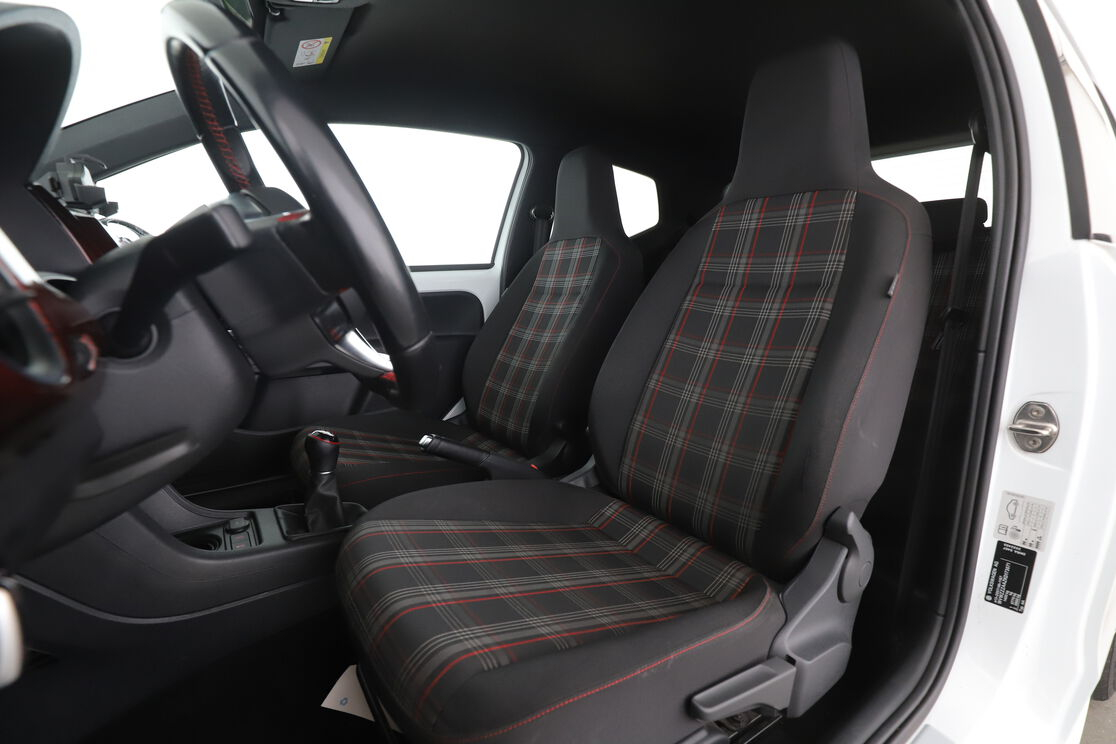 Volkswagen up! 1.0 TSI BlueMotion GTI — photo 9