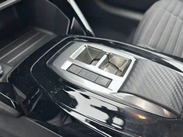 Peugeot 208 electrique 50 kwh 136ch — photo 14