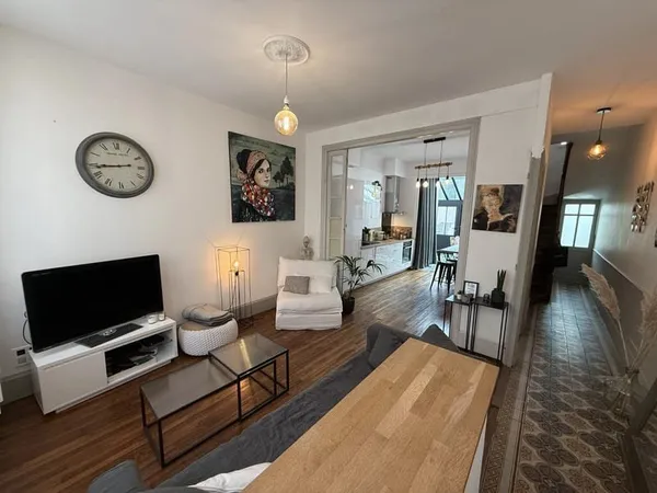 POITIERS-BLOSSAC, MAISON DE VILLE AVEC COUR, GARAGE ET REVENU LO