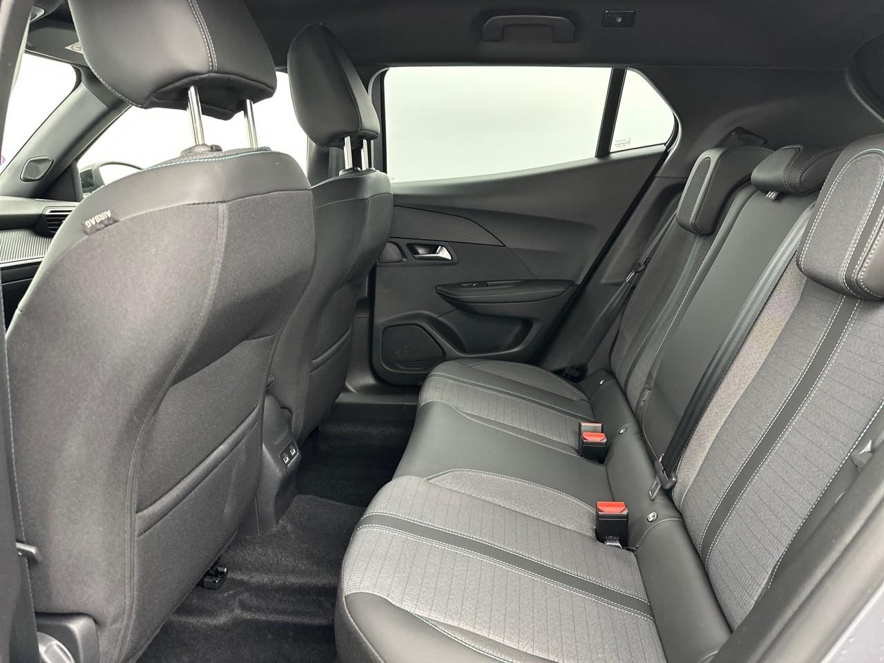 Peugeot 2008 puretech 130 s&s bvm6 allure pack — photo 12