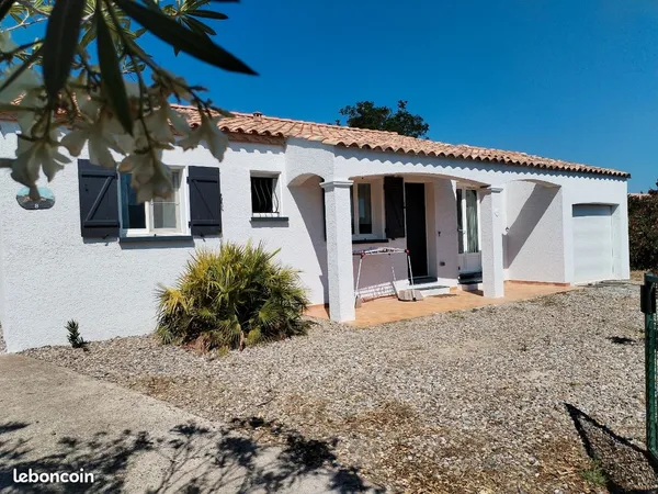 Havre de paix. Villa avec piscine, magnifique vue sur le village