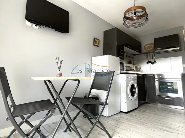 A LOUER STUDIO CABINE AVEC PARKING