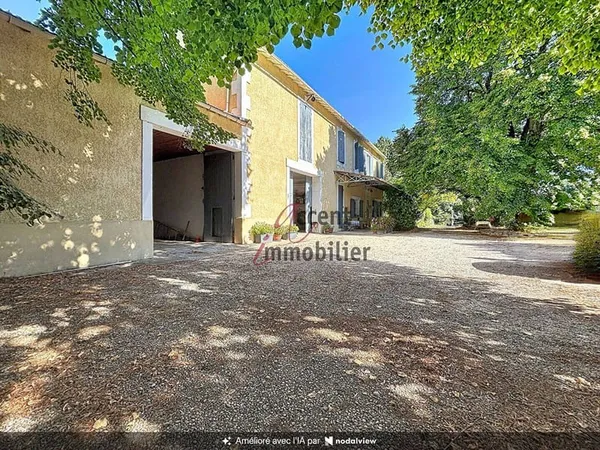 Maison 8 pièces 230 m²