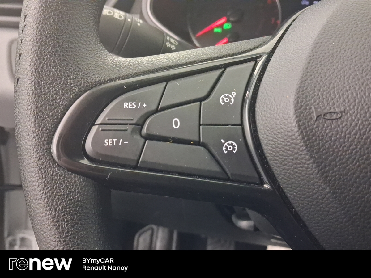 Renault Clio SCe 65 — photo 17