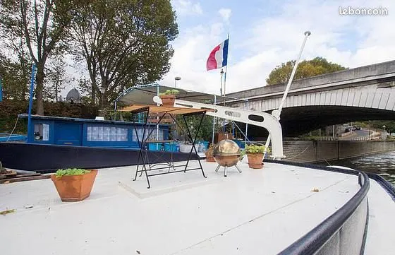 RARE - Studio meublé à louer sur péniche en plein coeur de Paris