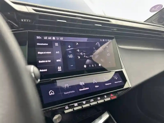 Peugeot 408 phev 225 e-eat8 — photo 22