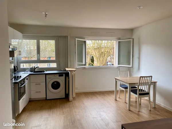 Grand studio meublé lumineux - Viroflay Les Arcades - 27,74 m²