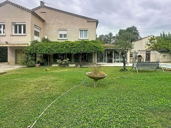 Maison 6 pièces 225 m²